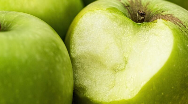 Ivy Explorer green apple, bite,